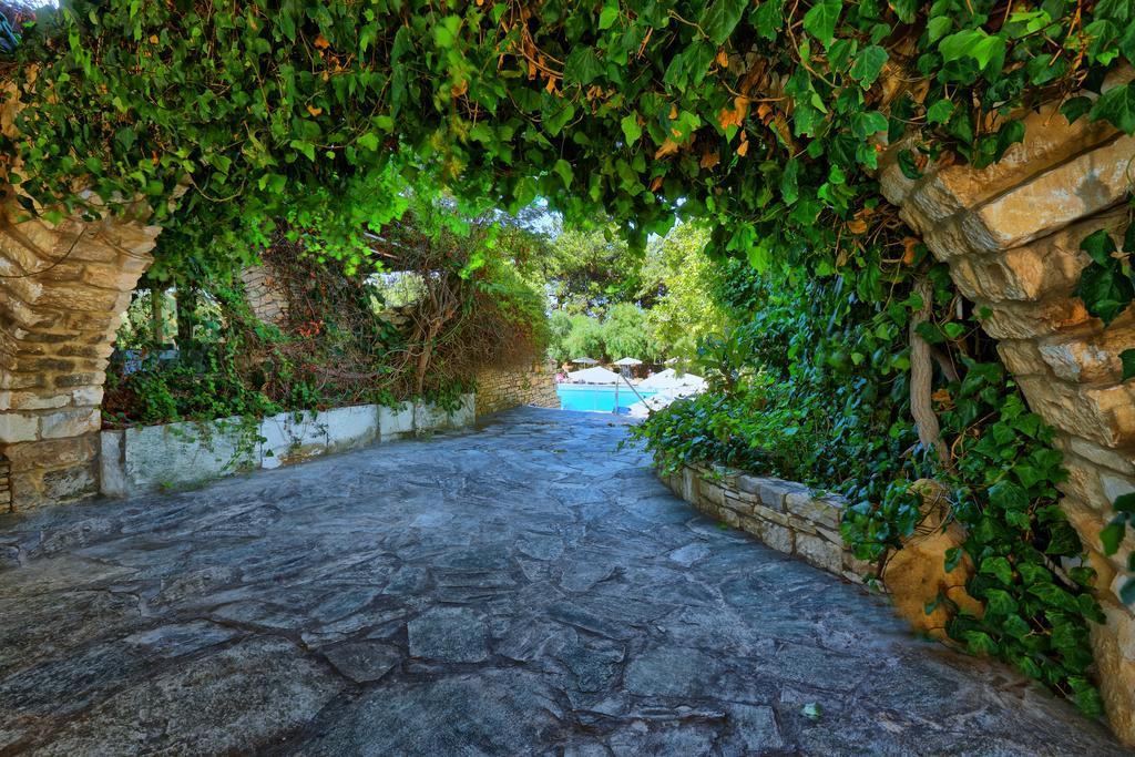 ซิเทีย บีช ซิตี้ รีสอร์ต แอนด์ สปา Hotel ซิเตีย ภายนอก รูปภาพ A street in Chania