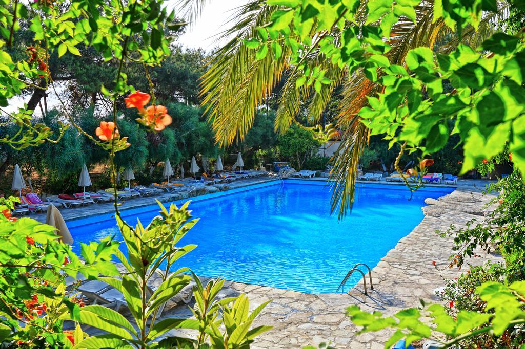 ซิเทีย บีช ซิตี้ รีสอร์ต แอนด์ สปา Hotel ซิเตีย ภายนอก รูปภาพ A swimming pool